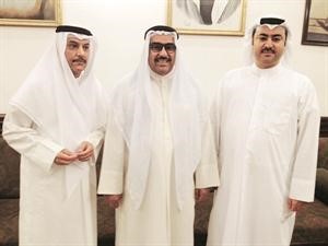 بندر اللافي يتوسط المخرج السينمائي ابراهيم المانع ونجله نايف﻿
