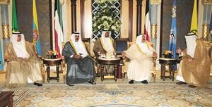 صاحب السمو الامير خلال استقباله القيادات النفطية
