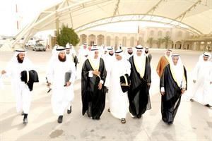 الرئيس احمد السعدون ومحمد الخليفة وخالد الطاحوس وخالد السلطان وفي وداعهم المويزري
