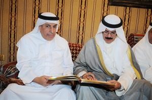 رئيس جهاز الامن الوطني الشيخ محمد الخالد يسجل كلمة في سجل التعازي﻿