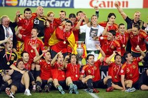 لاعبو اسبانيا ابطال كاس اوروبا يورو 2008