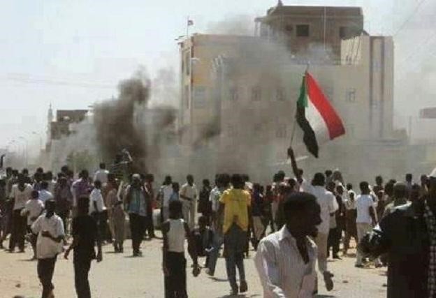 تجدد المظاهرات أمام جامعة الخرطوم وواشنطن تعرب عن «قلقها الشديد»