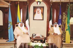 سمو ولي العهد الشيخ نواف الاحمد مستقبلا الشيخ احمد الفهد﻿