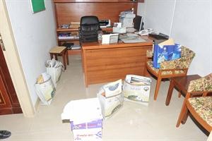 مكتب سكرتارية احد النواب بعد تجميع المتعلقات الشخصية في الاكياس	متين غوزال﻿