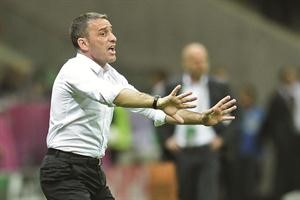 مدرب البرتغال باولو بنتو رويترز