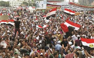 جانب من الاعتصام المستمر منذ 3 ايام في التحرير امس اپ