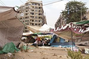 خيام الاعتصام تزايدت بصورة ملحوظة في التحرير امس 	رويترز﻿
