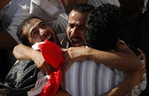 تبادل التهنئة بين مؤيدي رئيس مصر الجديد
