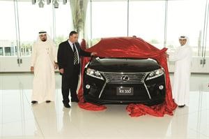بدر مساعد الساير وعماد ملاعب يزيلان الستار عن لكزس RX 2013 الجديدة
