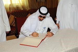 ومواطن يسجل بيعته﻿