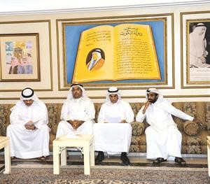 احمد السعدون وعبدالرحمن العنجري ومسلم البراك ودعبيد الوسمي خلال اجتماع الاغلبية امسقاسم باشا
