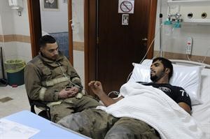 احد رجال الاطفاء بعد تلقيه العلاج﻿