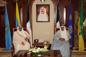 سمو ولي العهد الشيخ نواف الاحمد مستقبلا الشيخ احمد العبدالله﻿