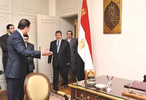 وخلال زيارة لمكتبه الرئاسي الجديد افپ