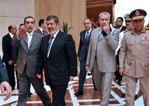 الرئيس المنتخب د محمد مرسي خلال اول زيارة له للقصر الرئاسي افپ
