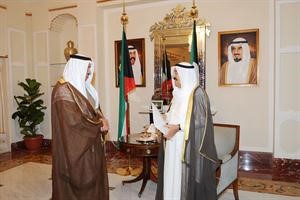صاحب السمو الامير الشيخ صباح الاحمد مستقبلا سمو رئيس الوزراء الشيخ جابر المبارك