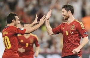 لاعب خط وسط اسبانيا تشابي الونسو عليه مسؤولية كبيرة للحد من خطورة مهاجمي البرتغال