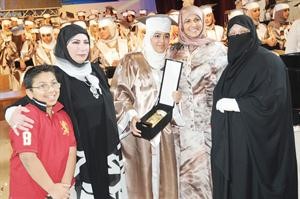 ومتفوقة مع ذويها﻿