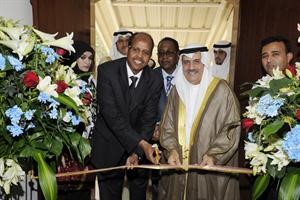 محمد المجرن الرومي ووزير خارجية جيبوتي يقصان الشريط ايذانا بافتتاح السفارة 	هاني عبدالله﻿