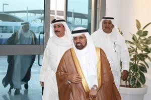 اعضاء الوفد السعودي قبل دخولهم اجتماع امس ﻿