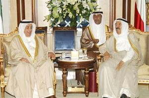 صاحب السمو الامير الشيخ صباح الاحمد مستقبلا الشيخ محمد بن مبارك ال خليفة﻿