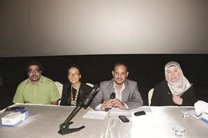 الزميل عبد الحميد الخطيب ومخرجة الفيلم يارا لي في المؤتمر الصحافي	انور الكندري﻿