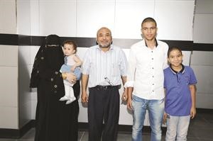 محمد القاضي مع اسرته