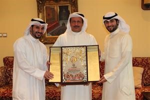 احمد المطوع مكرما المحامي خالد الكندري﻿