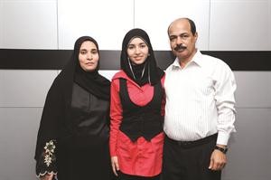 المتفوقة اماني متوسطة والديها﻿