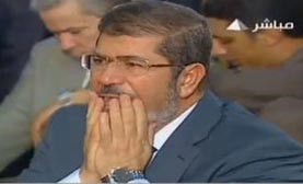 بكاء الرئيس المصري المنتخب محمد مرسي اثناء ادائه صلاة الجمعة بالمسجد الازهر
