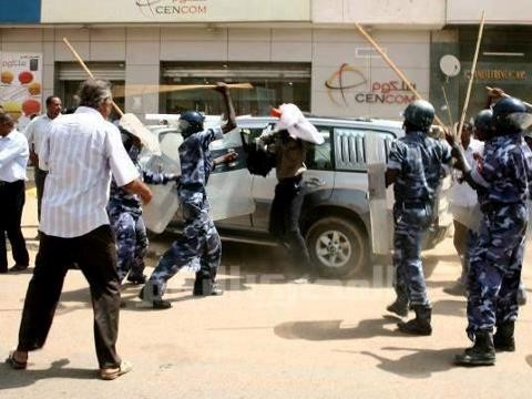  الحزب الحاكم في السودان يقلل من أهمية الاحتجاجات ويصفها بالمخالفة للقانون 