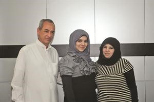 المتفوقة مايا مع اسرتها 	سالم الشمري﻿