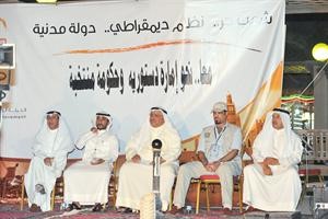 دسعد بن طفلة واحمد الديين خلال الندوة 	متين غوزال﻿