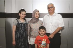 المتفوقة هبة مع اسرتها فريال حماد