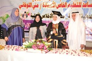 واخرى تتسلم شهادتها