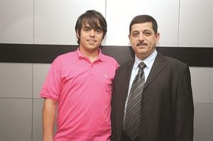 المتفوق علي مع والده فريال حماد
