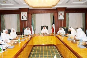 سمو رئيس الوزراء الشيخ جابر المبارك ودنايف الحجرف وعبدالعزيز الابراهيم ودفاضل صفر ومسالم الاذينة وانس الصالح
