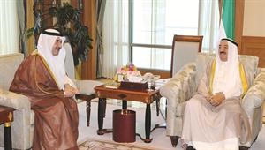 صاحب السمو الامير الشيخ صباح الاحمد خلال لقائه الشيخ احمد الحمود﻿