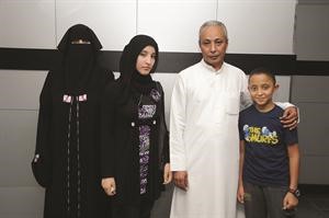 المتفوقة ولاء عفيفي مع اسرتها فريال حماد