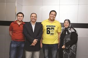 المتفوق مهند مع اسرته فريال حماد