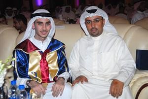 الطالب الاول على الكويتيين طلال الشقيح وفهد الرشيد﻿