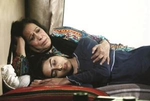 الفنانة القديرة حياة الفهد وهيا عبد السلام في مشهد من المسلسل﻿