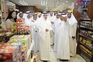 وكيل التجارة عبدالعزيز الخالدي وقياديو الوزارة في جولة بالسوق المركزي في العديليةهاني عبدالله﻿