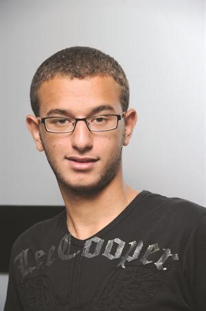 المتفوق علي عبدالرحيم	فريال حماد﻿