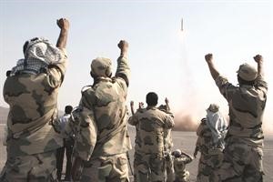 احتفال لعدد من الحرس الثوري الايراني عقب نجاح تجربة اطلاق صاروخ بالستي امس الاول	افپ﻿