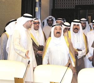 صاحب السمو الامير الشيخ صباح الاحمد وسمو ولي العهد الشيخ نواف الاحمد والشيخ احمد الفهد والشيخ علي الجراح خلال الجولة مع عبدالعزيز اسحق