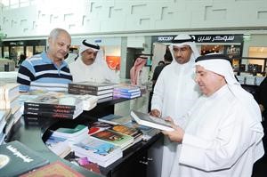 عبدالهادي العجمي وجولة في معرض الكتاب قاسم باشا
