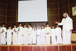 الاطفال المشاركون في فقرة جماعية 	انور الكندري﻿