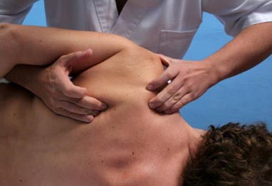 تدليك العضلات عقب الإصابات مباشرة يعزز فرص سرعة الشفاء