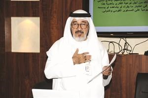 الزميل يوسف عبدالرحمن محاضرا﻿